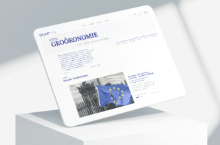 MockUp in einem Tablet von der Website der Deutschen Gesellschaft für Auswärtige Politik
